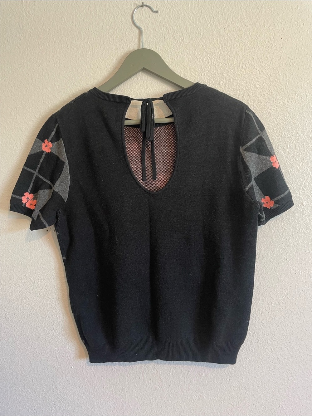 corey lynn calter Geometric Black & Grey Knit Top with Pink Flowers - Picture 2 of 4